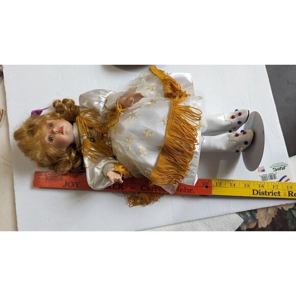 Paradise Galleries "Delta Dawn" Musical Porcelain Doll Cindy Shafer music box - Picture 10 of 10